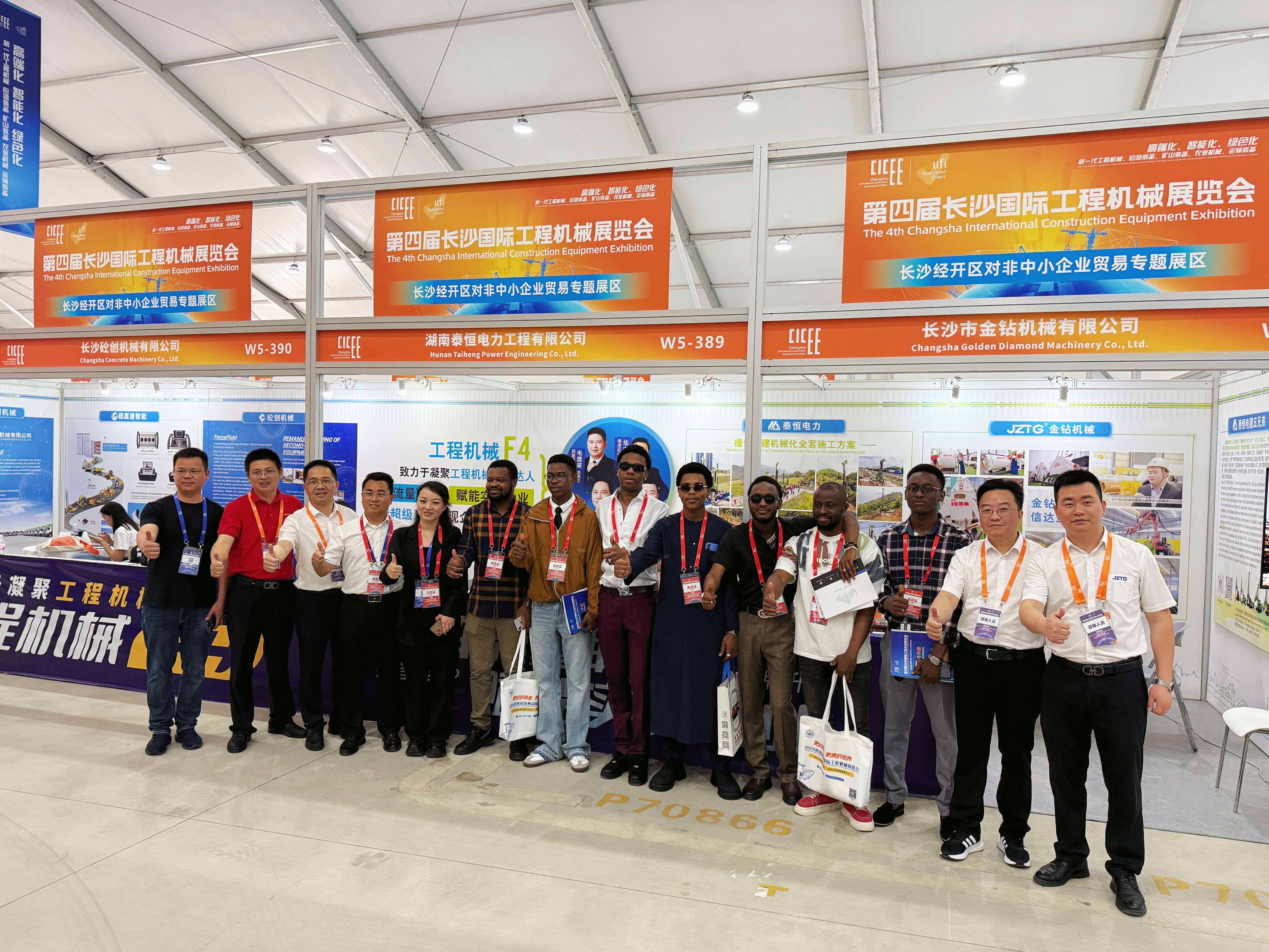 Jüngste Firmenblogs über wurde als erstklassiges Unternehmen in der Baumaschinenindustrie auf der 4. internationalen Baumaschinenmesse in Changsha ausgezeichnet,und hat die Zusammenarbeit mit vielen Kunden aus Zentralasien und Afrika erreicht.